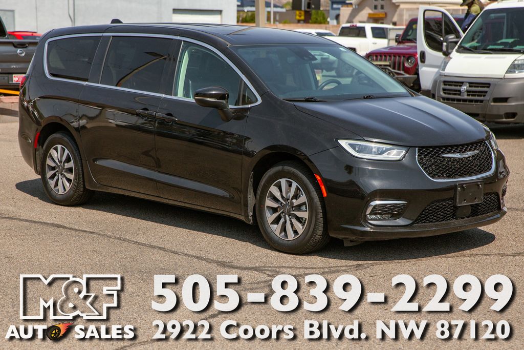 2023 Chrysler Pacifica Hybrid Touring L FWD