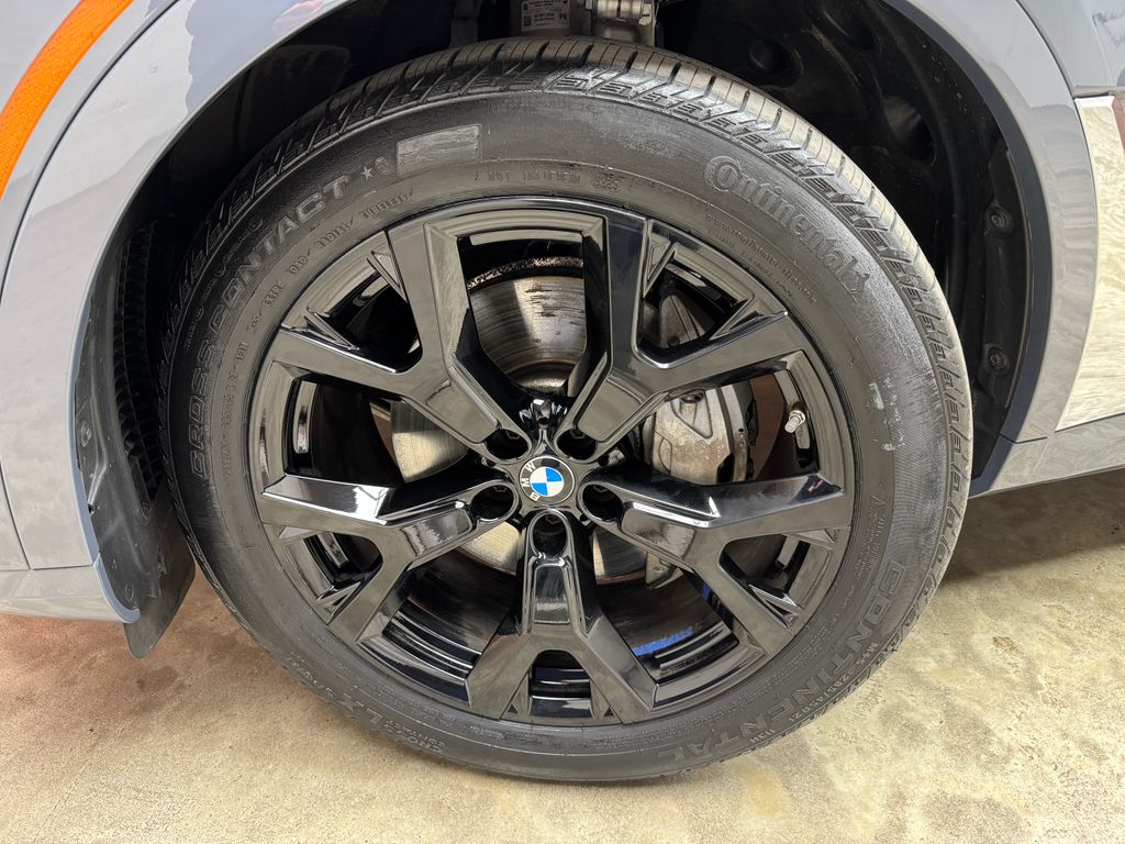Certified Used 2025  BMW xDrive40i image 29