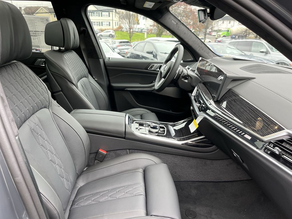 Thumbnail: 2026 BMW X7 - 25