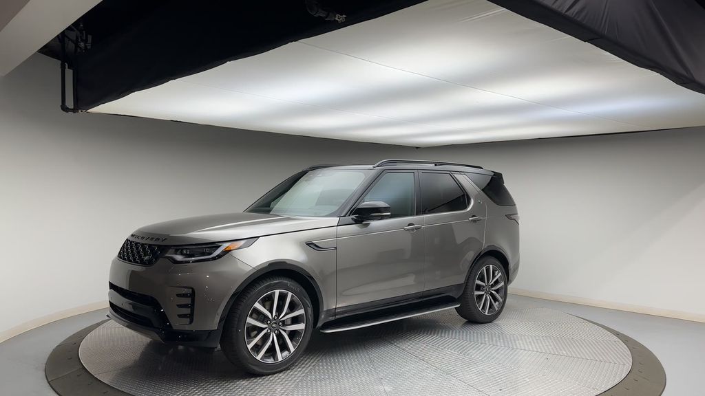 2024 Land Rover Discovery Dynamic SE 4