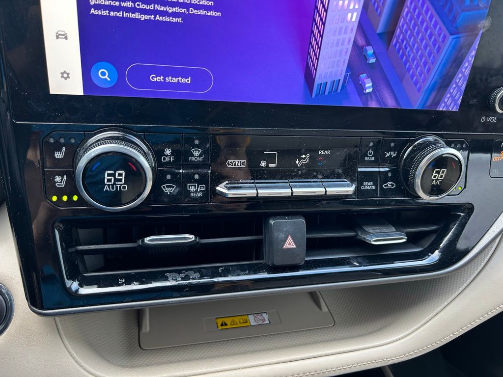 Thumbnail: 2023 Toyota Highlander - 27