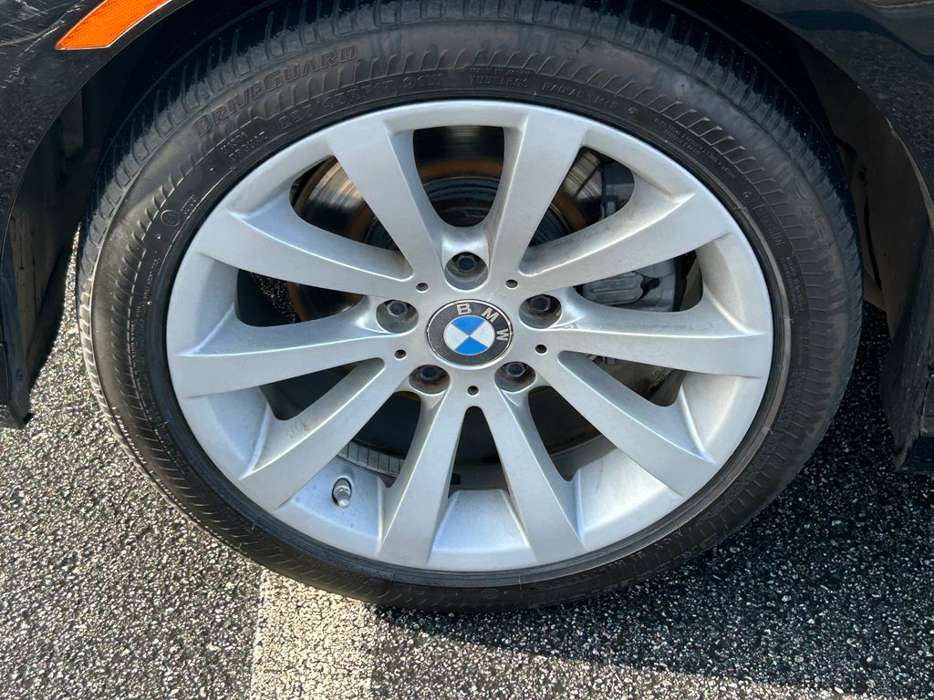 Thumbnail: 2011 BMW 3 Series - 9