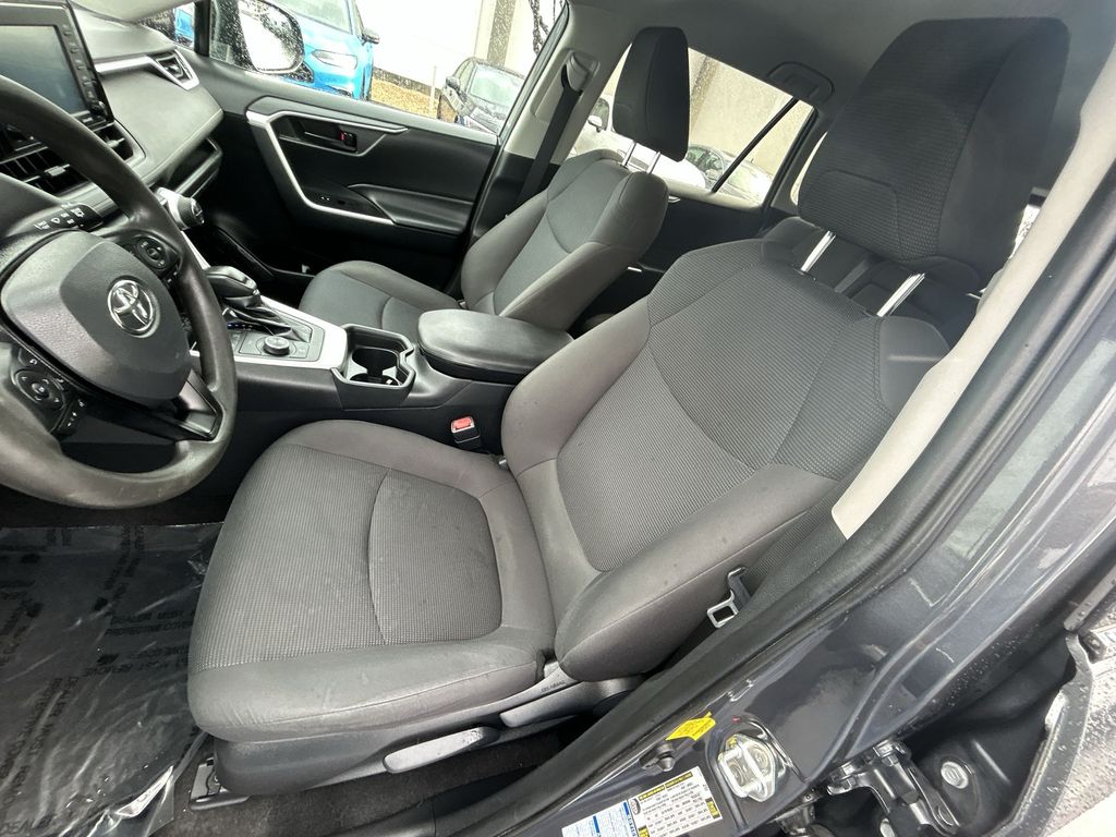 Thumbnail: 2020 Toyota RAV4 - 11