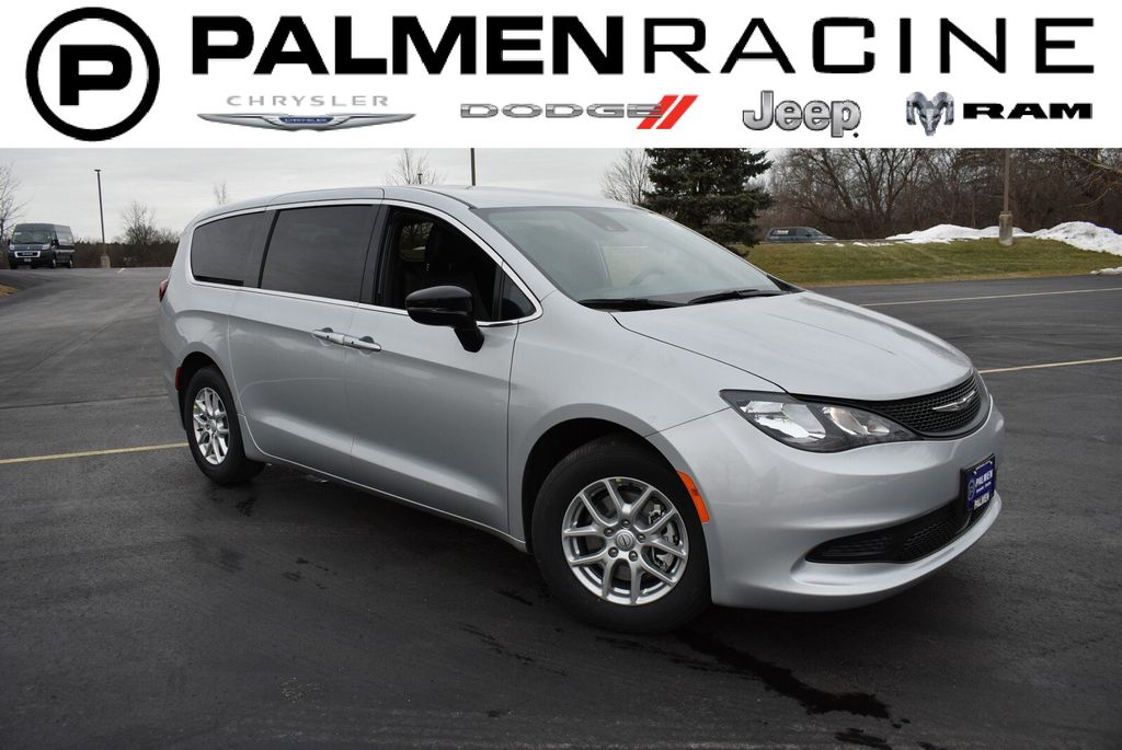 Silver Mist Clearcoat 2026 Chrysler Voyager Minivan Front-Wheel Drive 9-Speed Automatic