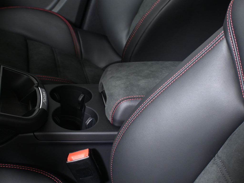 Thumbnail: 2026 Porsche Macan - 28