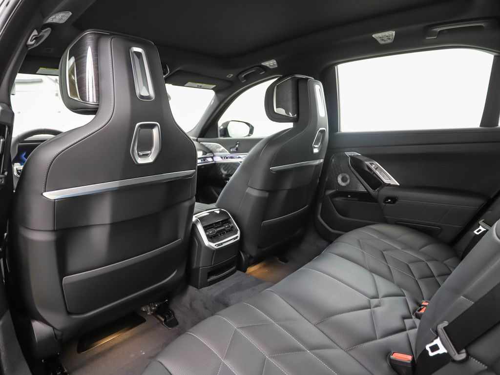 Thumbnail: 2026 BMW 7 Series - 22