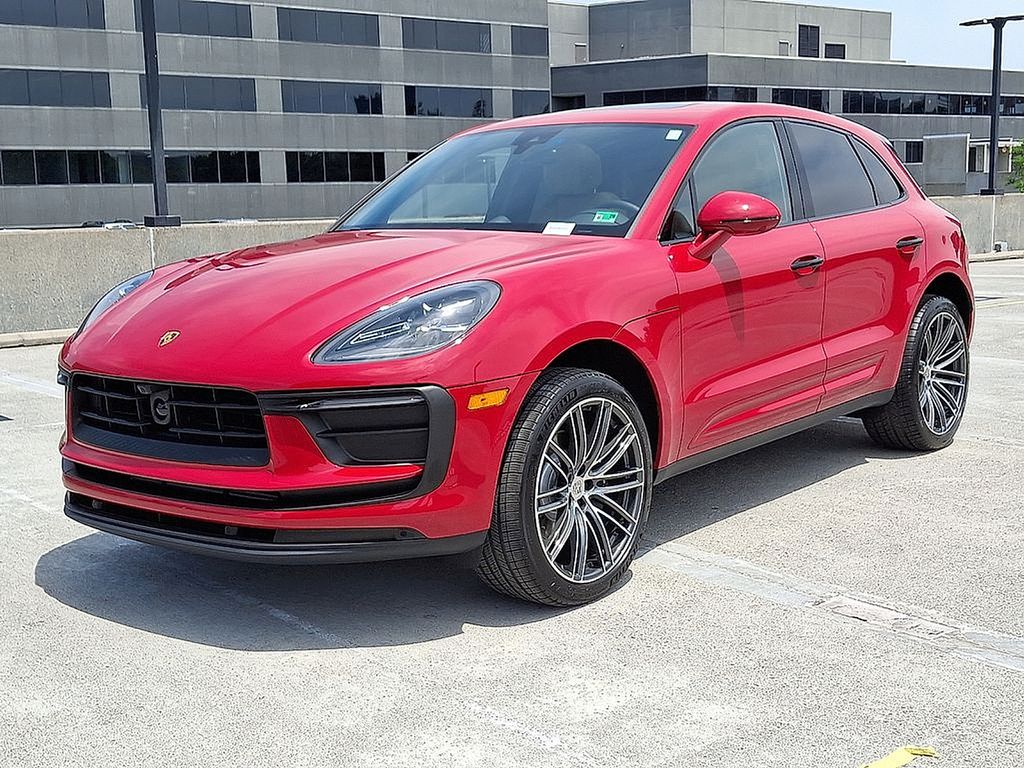 Thumbnail: 2025 Porsche Macan - 1