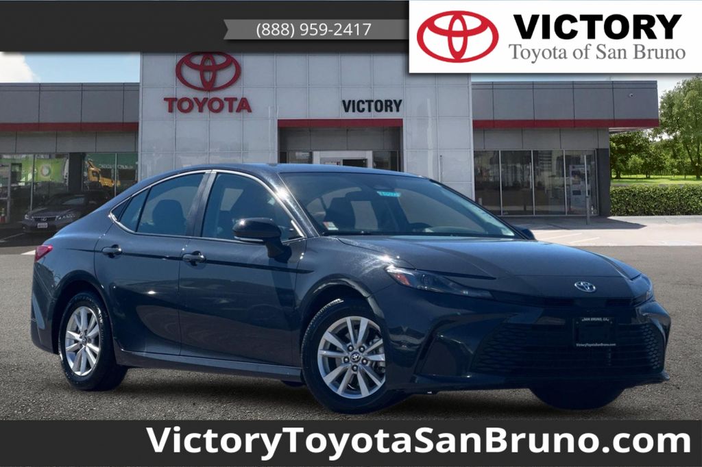 2025 Toyota Camry LE FWD