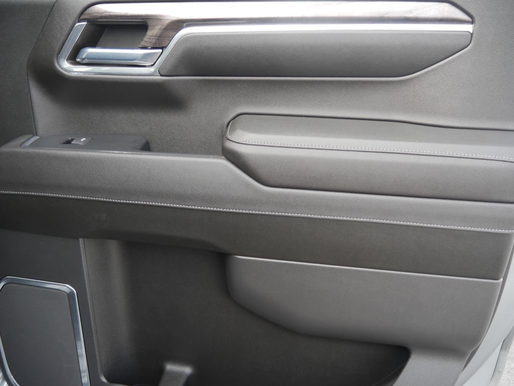 Thumbnail: 2023 Chevrolet Silverado 1500 - 32