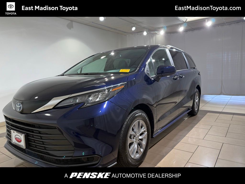 Thumbnail: 2025 Toyota Sienna - 1