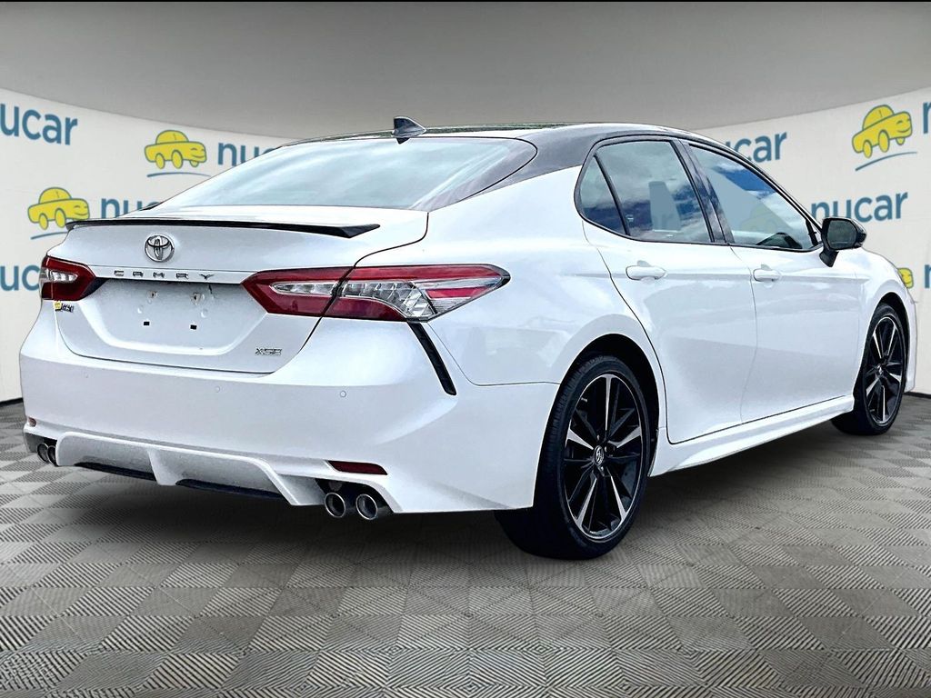 2018 Toyota Camry — photo 6