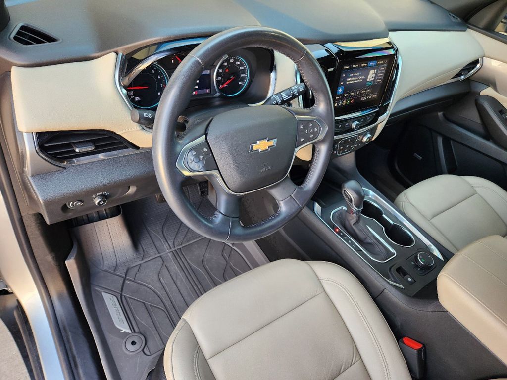 2022 Chevrolet Traverse LT Leather 2