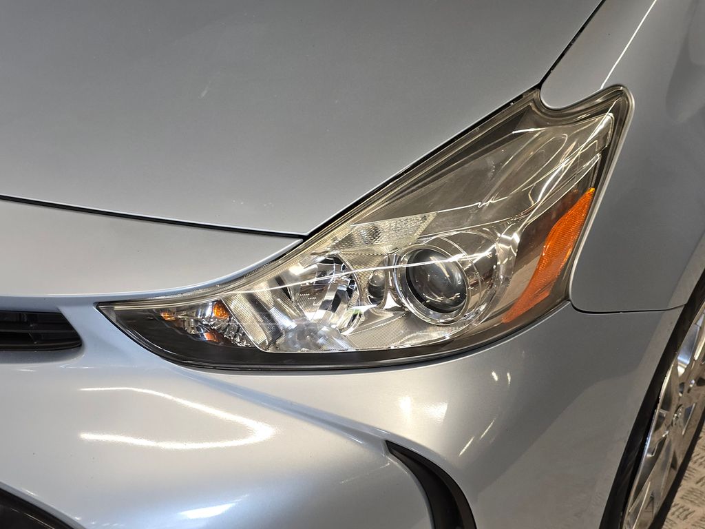 2015 Toyota Prius V Two photo 10
