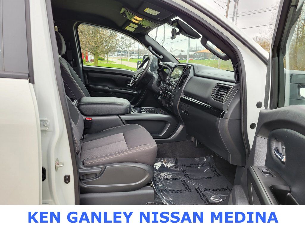 2023 Nissan Titan SV photo