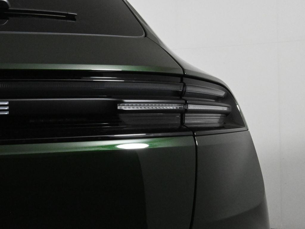 Thumbnail: 2025 Porsche Macan - 14