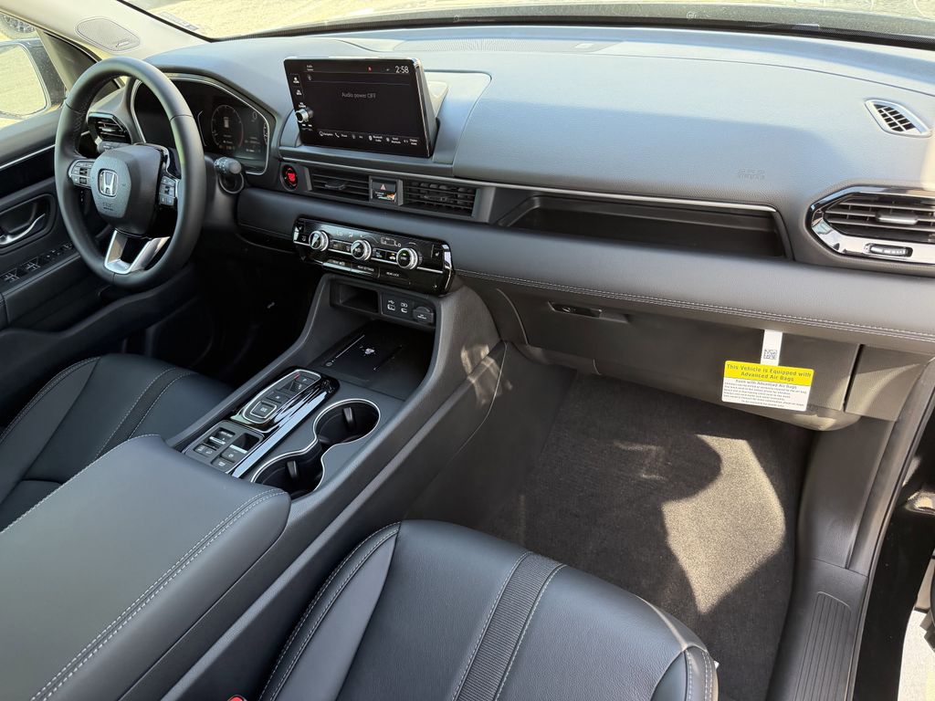 new 2025 Honda Pilot car, priced at $50,875