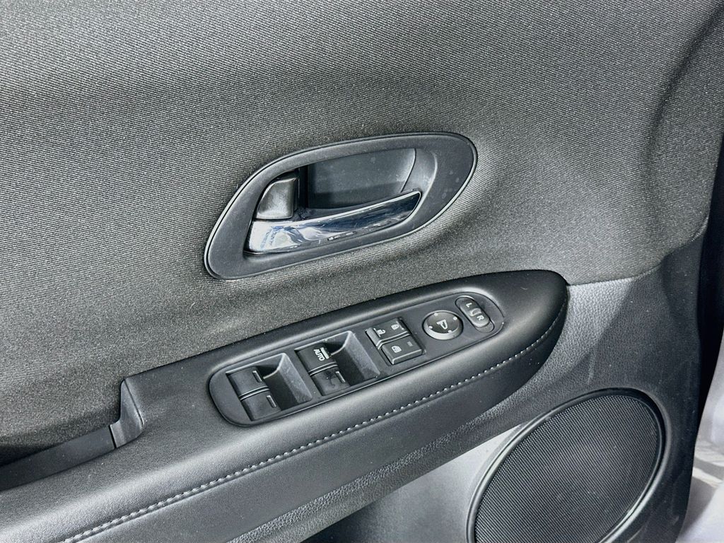 Thumbnail: 2016 Honda HR-V - 17