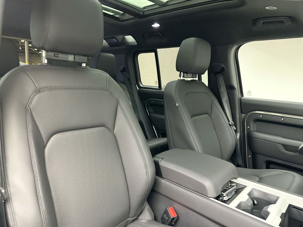 Thumbnail: 2025 Land Rover Defender - 5