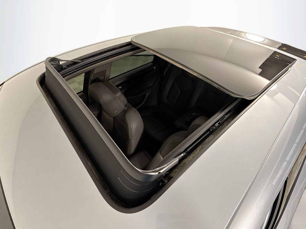 Thumbnail: 2020 Porsche Macan - 23