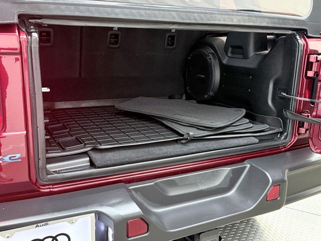 Thumbnail: 2021 Jeep Wrangler - 27