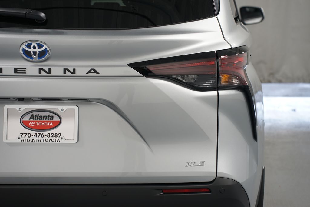 Thumbnail: 2025 Toyota Sienna - 10