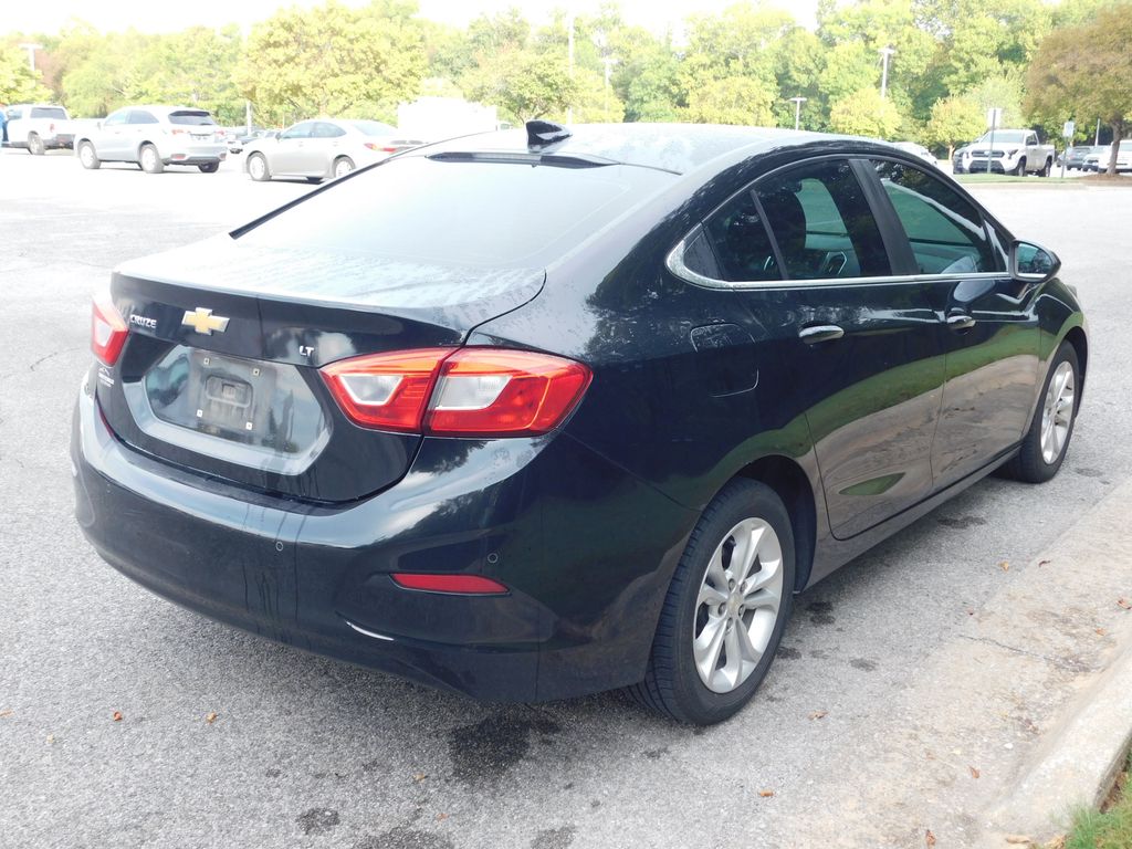 Thumbnail: 2019 Chevrolet Cruze - 4