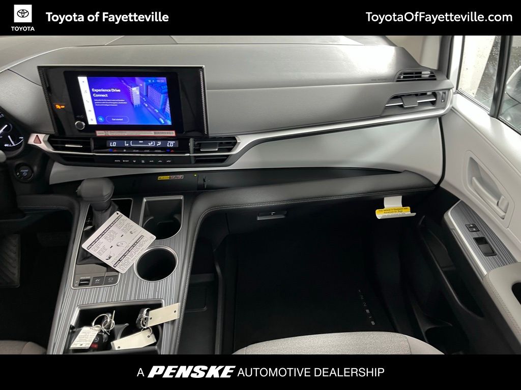 2025 Toyota Sienna LE 20