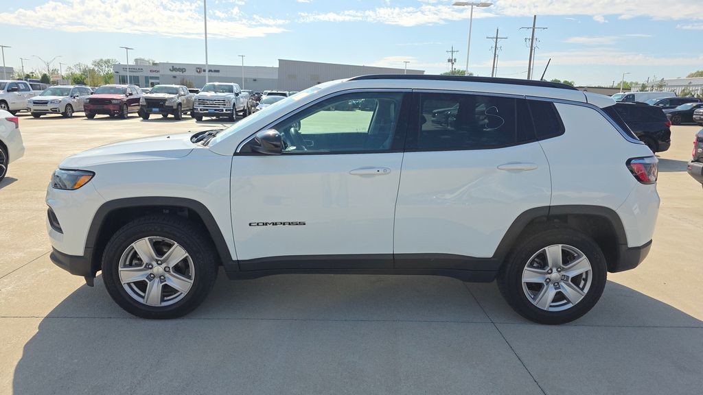 Used 2022 Jeep Compass Latitude with VIN 3C4NJDBB3NT224432 for sale in Kansas City