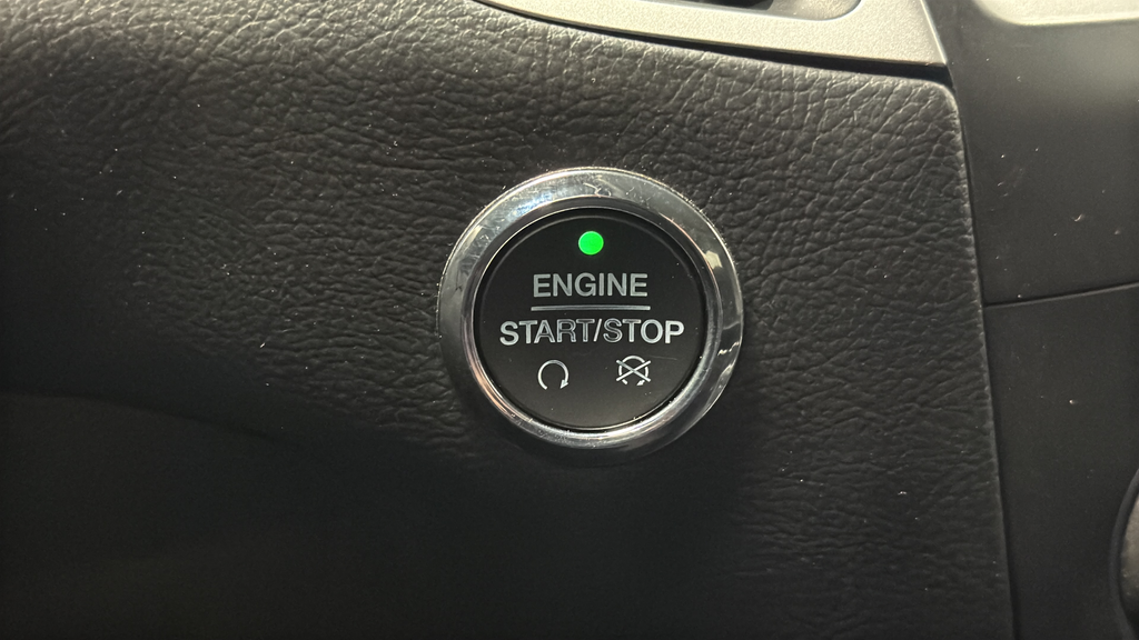 Used 2018 Shadow Black Ford SEL image 35