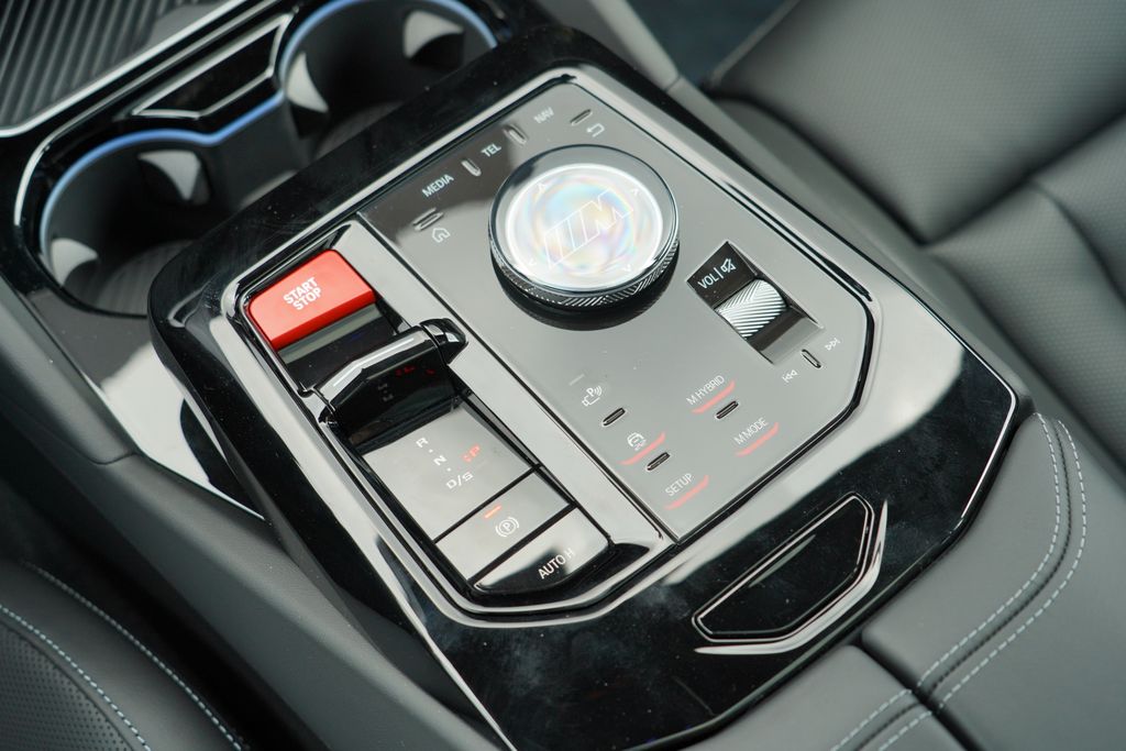 Thumbnail: 2027 BMW M5 - 32