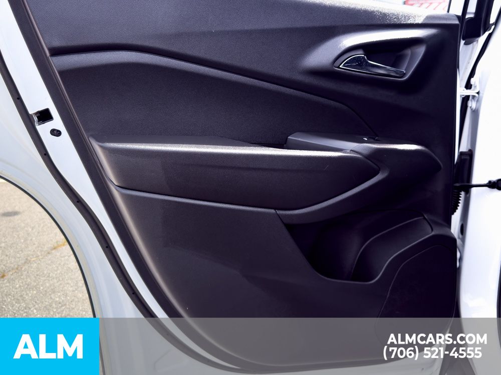 Used 2025 Summit White Chevrolet 2RS image 16
