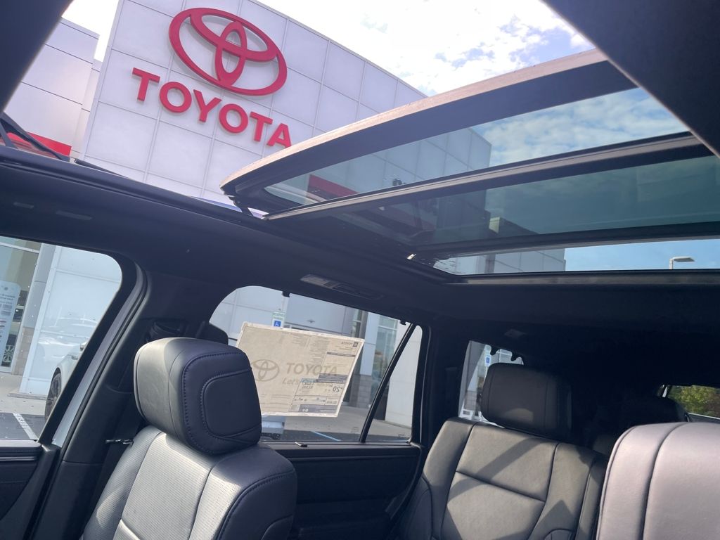 2025 Toyota Sequoia Platinum photo 27
