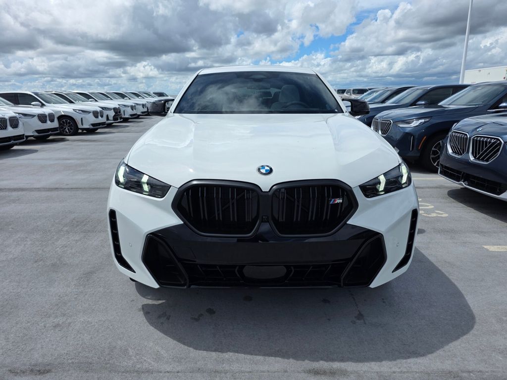 New 2027 White BMW M60i image 2
