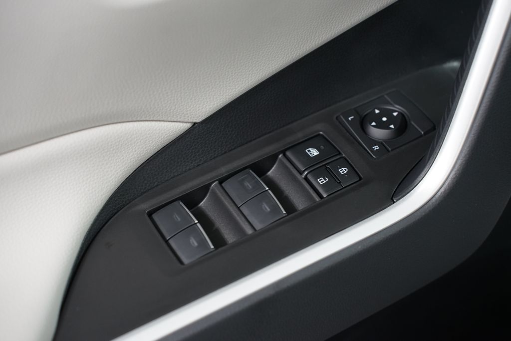 Thumbnail: 2025 Toyota RAV4 - 31