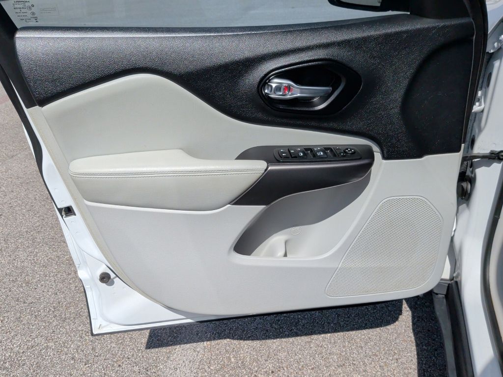 2020 Jeep Cherokee Latitude Plus White at Parkway Family Mazda