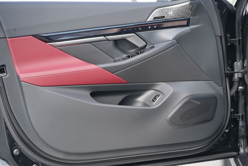 Thumbnail: 2026 BMW i5 - 10