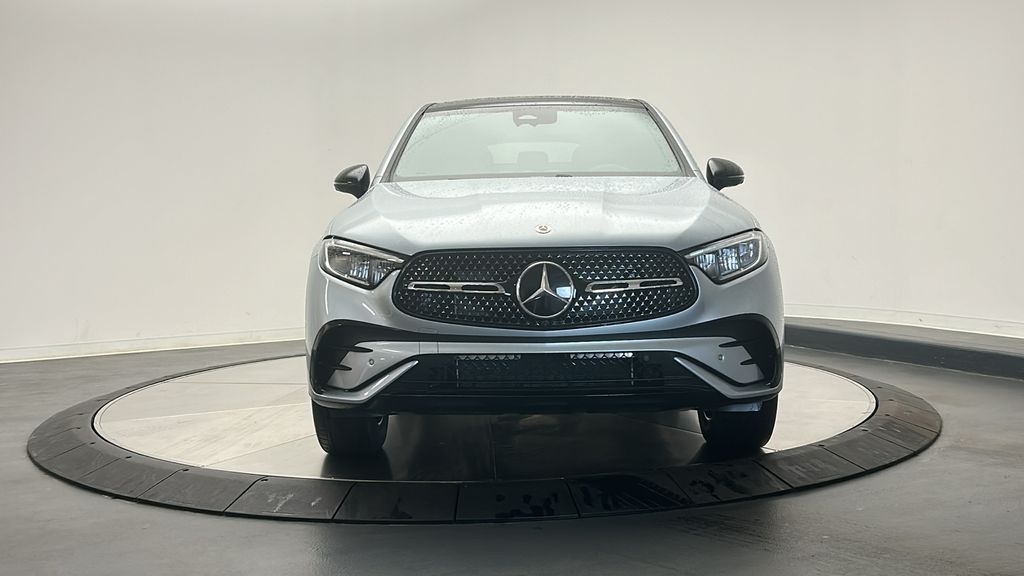 2025 Mercedes-Benz GLC 300 2