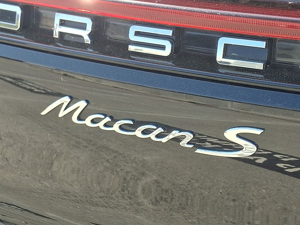 Thumbnail: 2026 Porsche Macan - 31