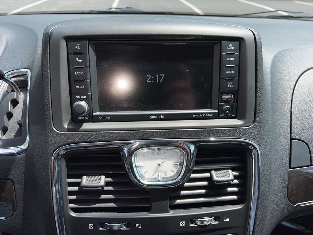 2013 Chrysler Town & Country Touring 14