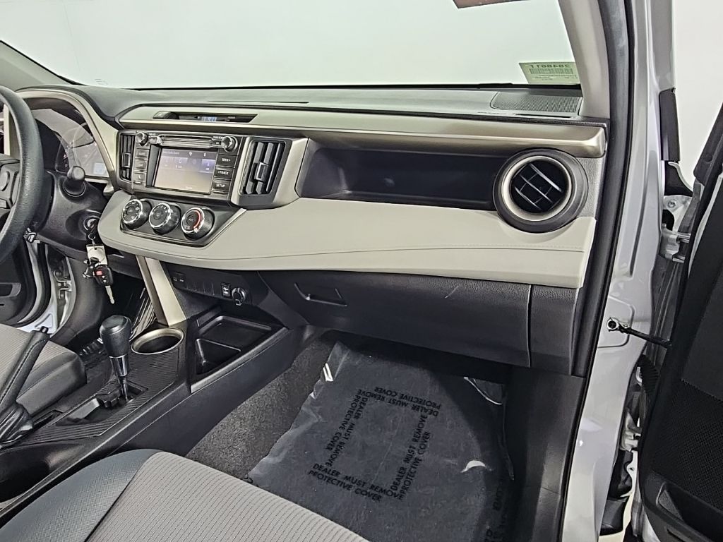 Thumbnail: 2015 Toyota RAV4 - 14