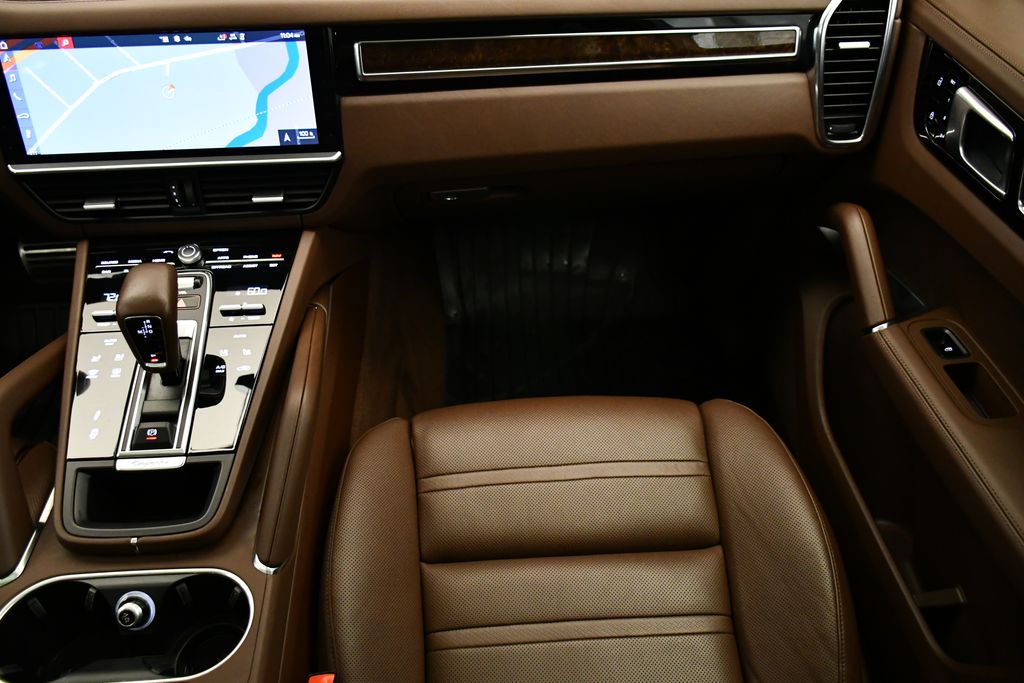 Thumbnail: 2020 Porsche Cayenne - 24