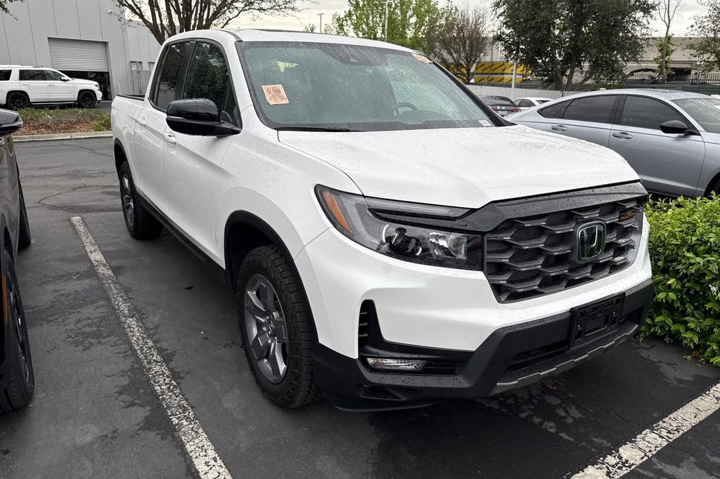 White 2025 Honda Ridgeline TrailSport AWD Pickup Truck All-Wheel Drive 9-Speed Automatic