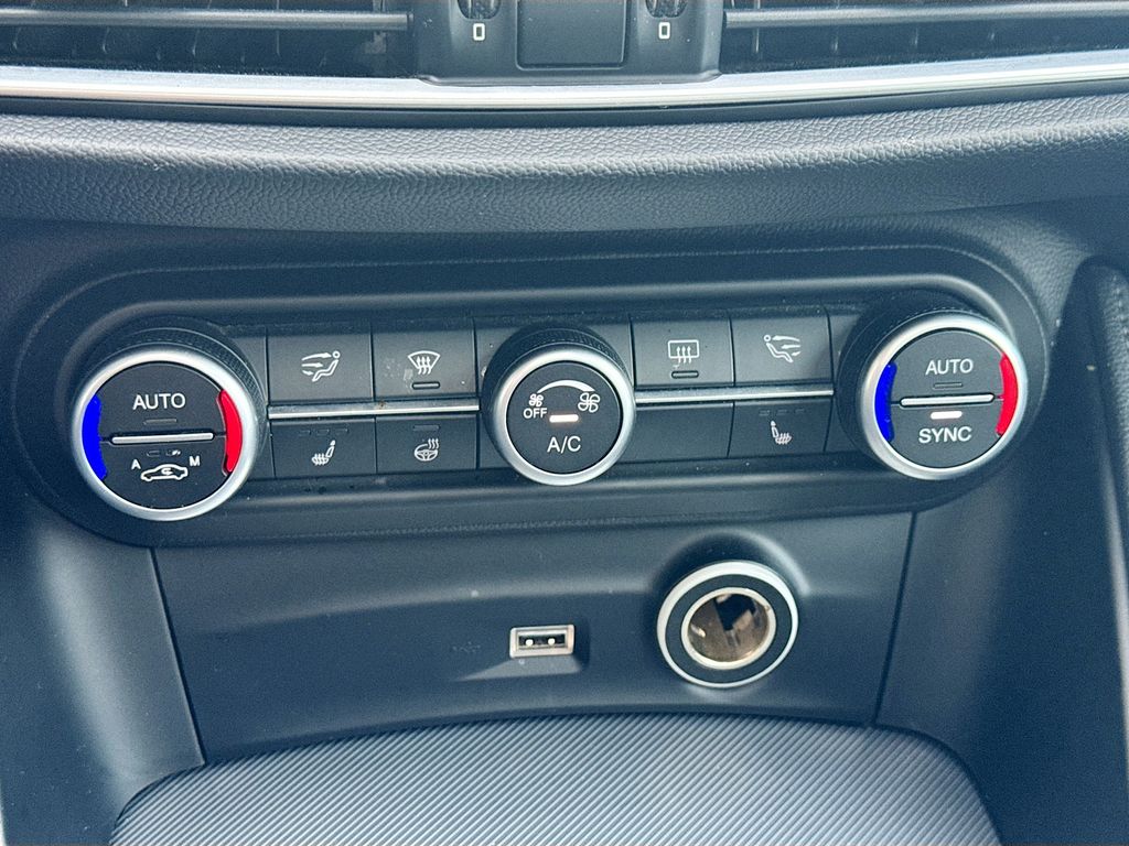 Used 2019  Alfa Romeo Ti image 18