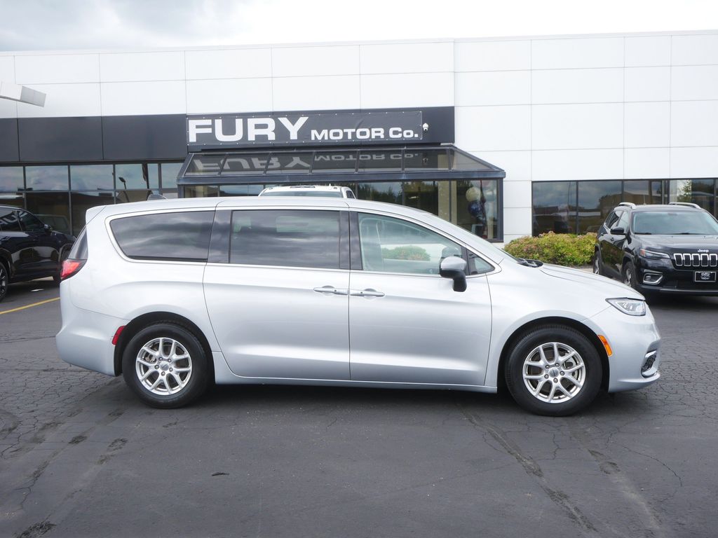 Silver Mist Clearcoat 2023 Chrysler Pacifica Minivan Front-Wheel Drive 9-Speed Automatic