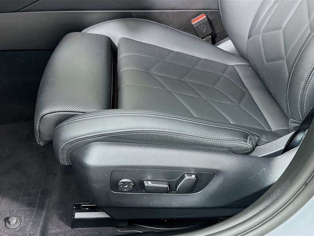 Thumbnail: 2025 BMW 5 Series - 20