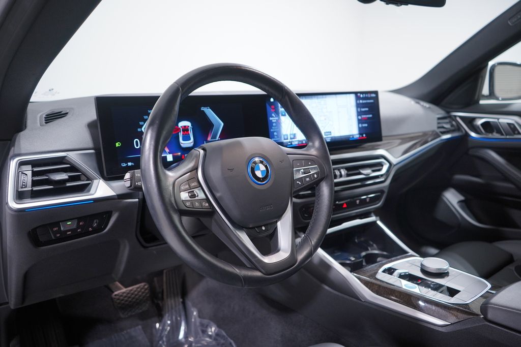 Thumbnail: 2023 BMW i4 - 6