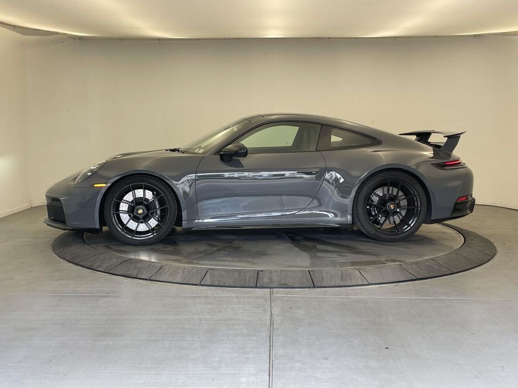 2026 Porsche 911 Carrera GTS - 1