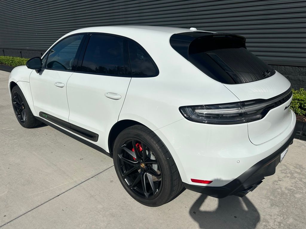Thumbnail: 2026 Porsche Macan - 3