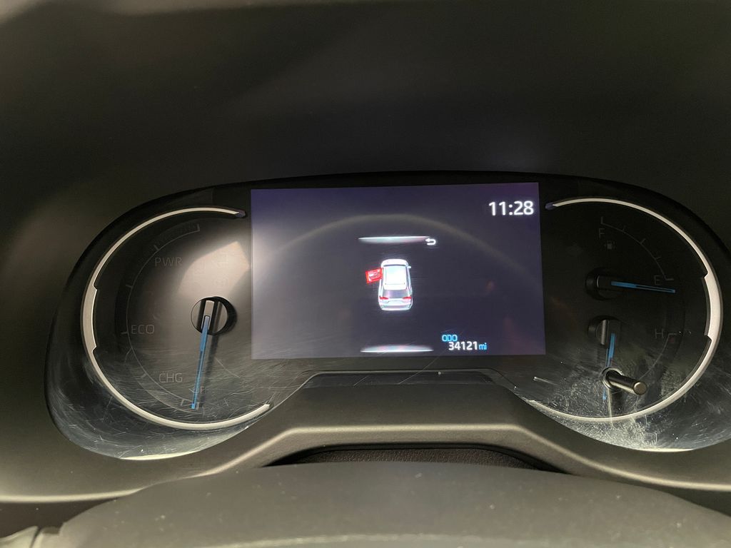 2023 Toyota RAV4 XLE 24