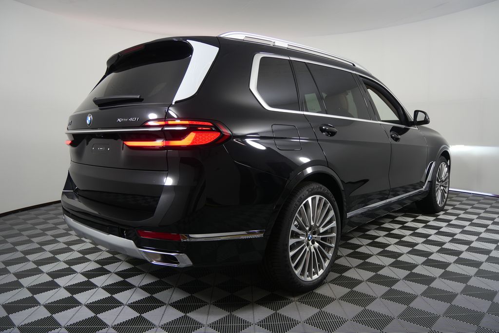 Thumbnail: 2026 BMW X7 - 3